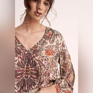 NWOT Haute Hippie Silk Blouse Rivet Link Accents Floral Top Shirt